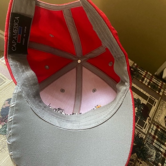CAPS MEN’S RED CAP AS SHOWN WORN ONCE👕 - Picture 4 of 5